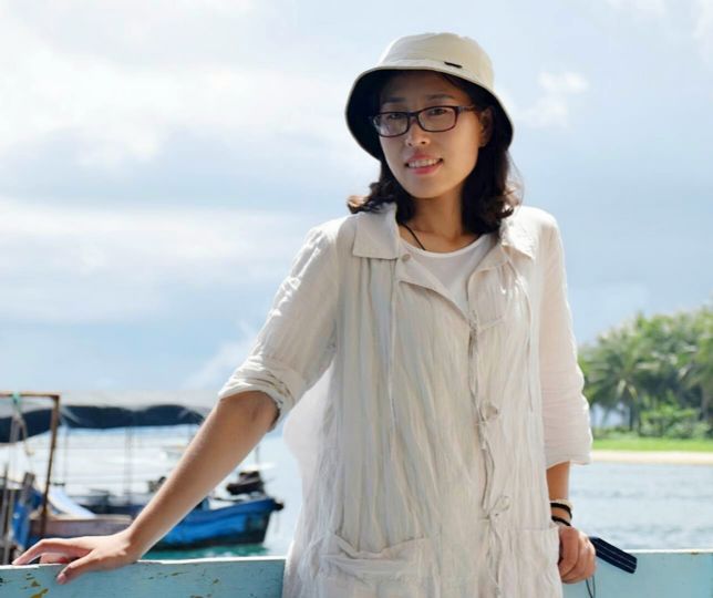 画家 刘长英 的照片,单击鼠标查看大图!