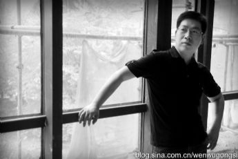 韩非老师的照片，单击鼠标查看大图！